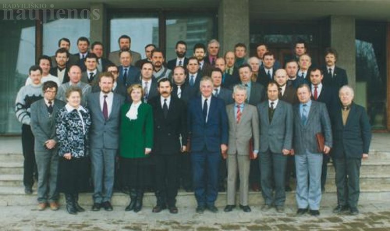 Prieš 30 metų išrinkti ir paskirti pirmieji atkurtos nepriklausomos Lietuvos Radviliškio rajono vadovai. Viduryje - tarybos pirmininkas Vitolis Januševičius
