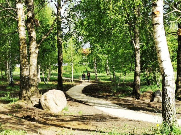 Kasdien gražėjantis Eibariškių parkas užtildė bambeklius