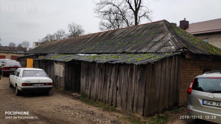 Nelegalios pašiūrės nyksta iš Radviliškio daugiabučių kiemų