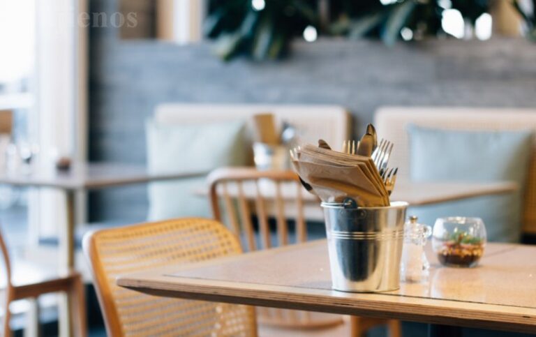 Kavinių, restoranų ir barų darbo laikas jau neribojamas