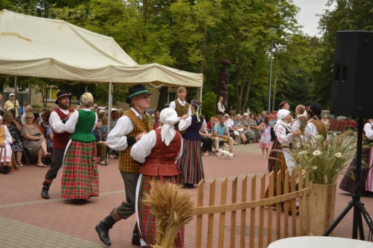 Folkloro festivalis ir Škaplierinės atlaidai – graži Radviliškio tradicija