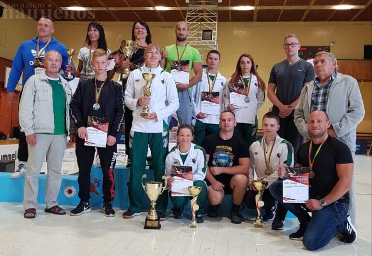 Štangos spaudimo čempionate – medalių lietus Radviliškio sportininkams
