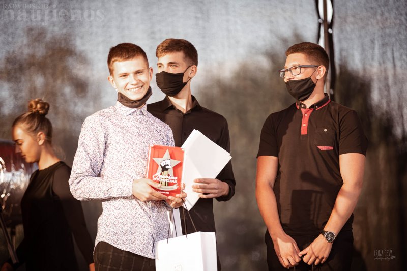 Vasaros palydėtuvių šventės dalyviams savo dainas dovanojo Radviliškio muzikos mokyklos chorinio dainavimo klasės merginos (vad. Aurelija Meškauskienė) ir solistė Austėja Valavičiūtė.  Irina CevaPhotography ir Radviliškio miesto kultūros centro nuotr.