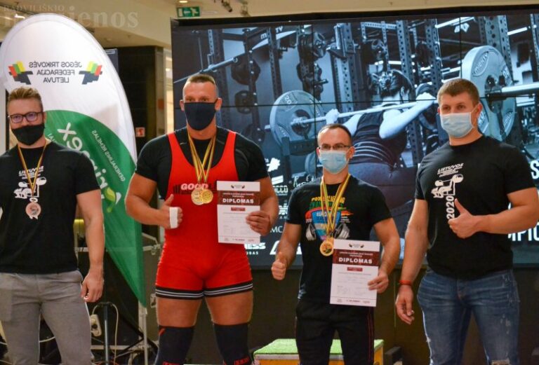 Radviliškiečiai tapo Lietuvos klasikinės jėgos trikovės čempionais