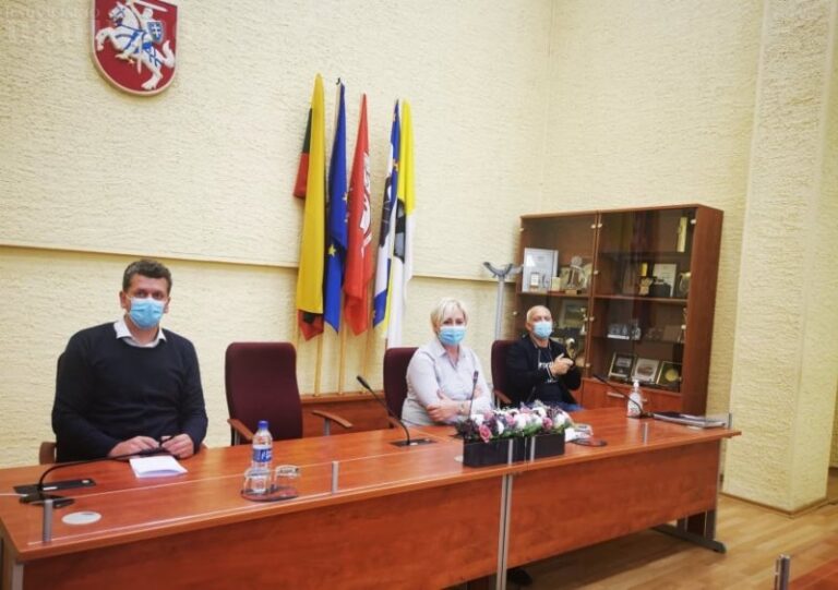 Sergančiųjų „korona“ skaičius perkopė 30, Radviliškio rajone atšaukiami renginiai