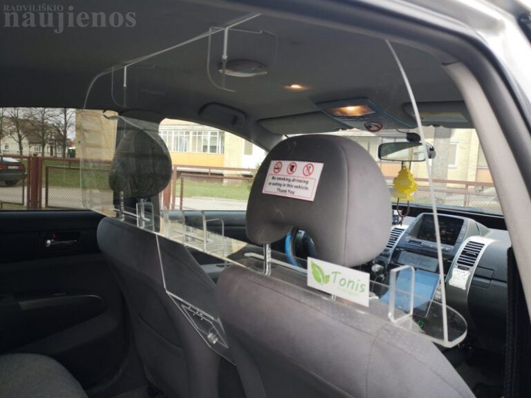 Neturinčius automobilių į mobilųjį COVID-19 patikros punktą nuveš specialus taksi