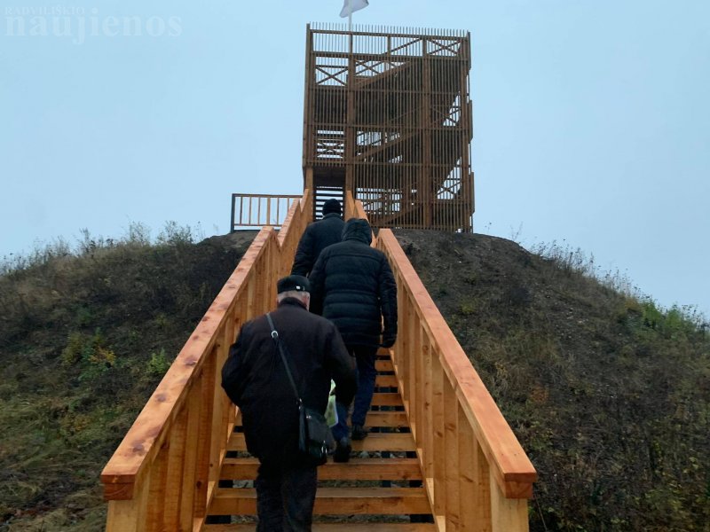 Sutvarkytas Eibariškių parkas tapo visų radviliškiečių mėgstama pasivaikščiojimo vieta.