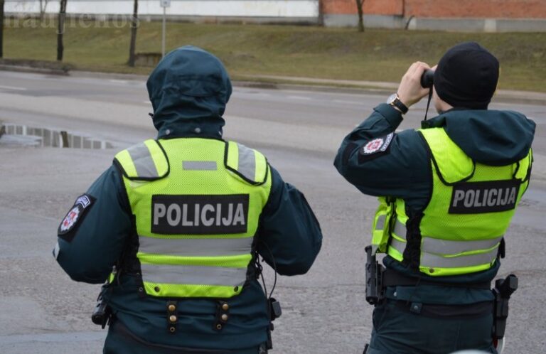 Naminę degtinę „suuodė“ Radviliškio pareigūnai