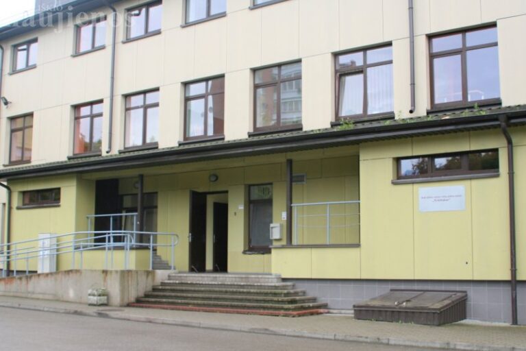 Vaikai turi teisę turėti namus