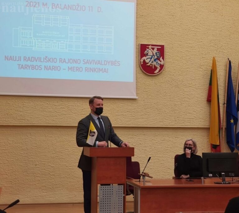 Įteikti pažymėjimai rinkimų apylinkių komisijų pirmininkams