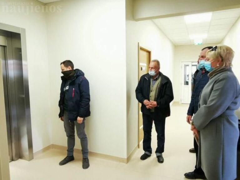 Atgimsta Radviliškio poliklinika: jau veikia liftas, gražėja patalpos