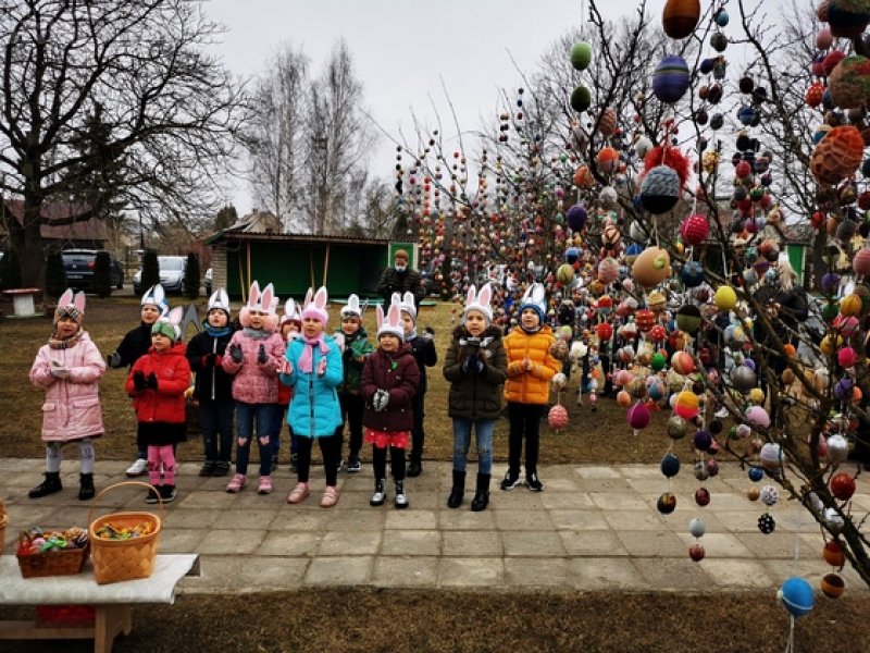 Ant dešimties medelių šiais metais supasi 9 168 margučiai.