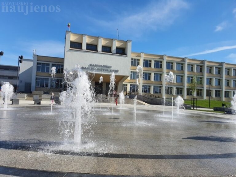 Radviliškio centrinės aikštės fontanas jau šoka pagal muziką