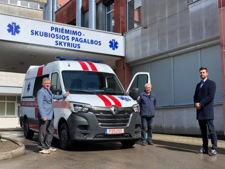 Radviliškio ligoninė nusipirko naują greitosios pagalbos mašiną