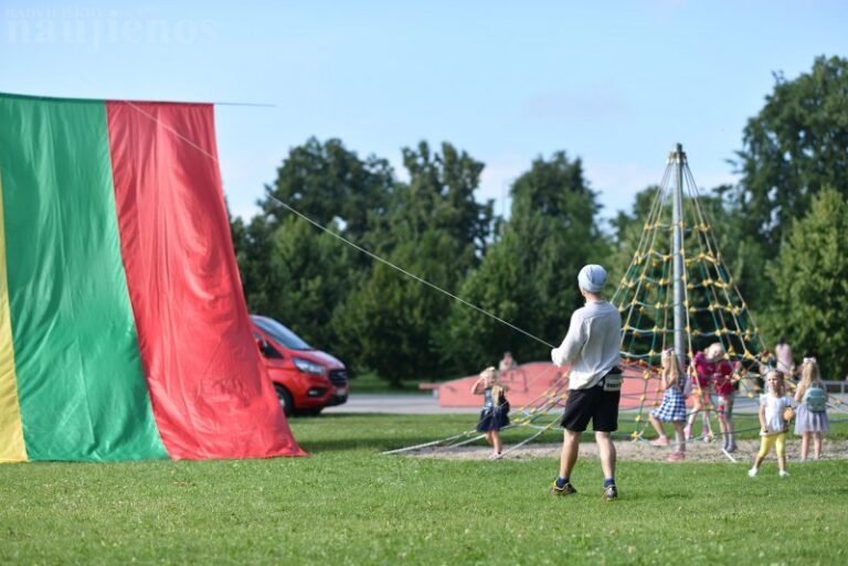 Valstybės dieną radviliškiečiai paminėjo iškilmingai ir pakiliai