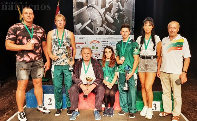 Iš štangos spaudimo čempionato visi radviliškiečiai grįžo su medaliais