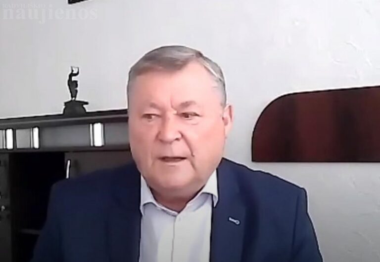 Mero kėdę klibina tyrėjai