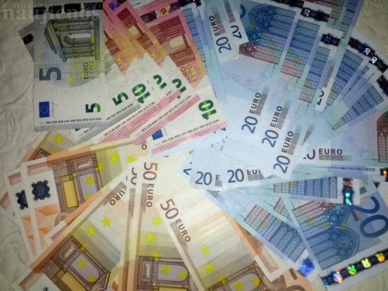 Finansiniai aferistai žvejoja naujas aukas. Kaip neužkibti?