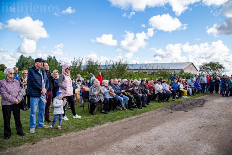 Avininkystės paroda į Pavartyčius sukvietė minią smalsuolių