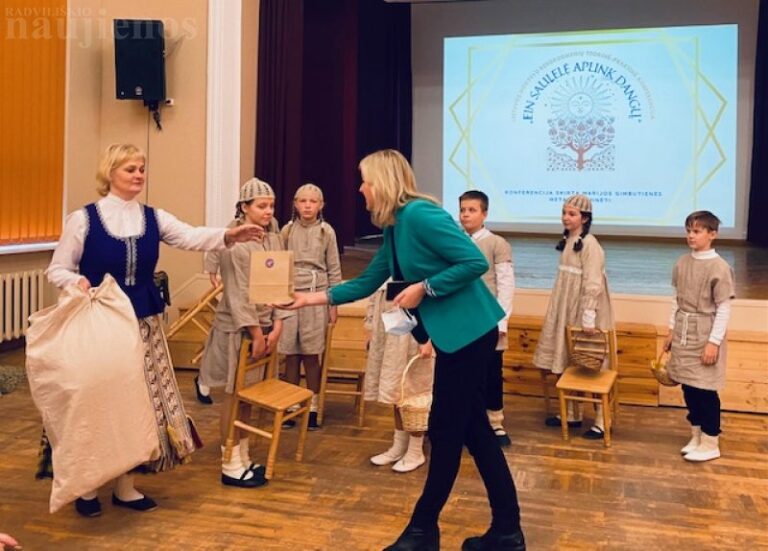 Vinco Kudirkos progimnazijoje vyko nacionalinė konferencija „Ein saulelė aplink dangų“