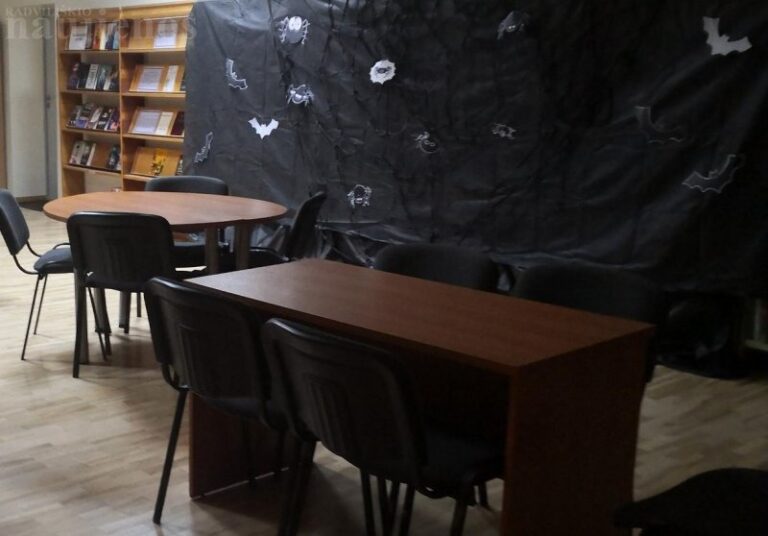 Šeduvos gimnazijos bibliotekoje – šiurpoka pamoka