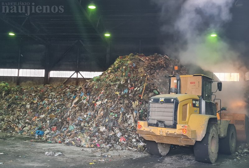 Kadangi naujų į bendrovę atvežamų komunalinių atliekų srautas nesustojo