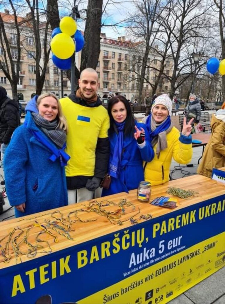 Už radviliškiečių pagamintas apyrankes – parama ukrainiečiams
