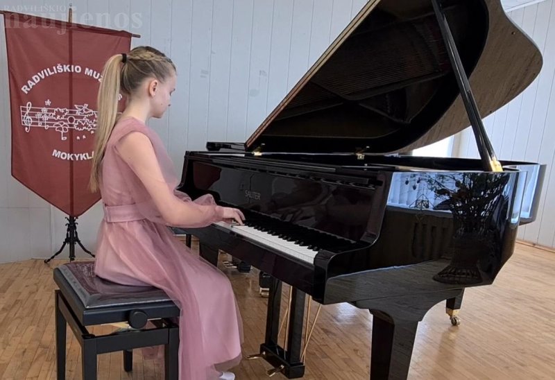 Tarp 150 dalyvių sėkmingai pasirodė Radviliškio muzikos mokyklos jaunosios pianistės
