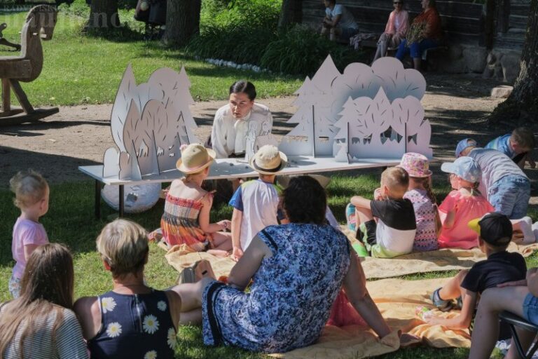 Kleboniškių kaimas tapo didele ir magiška teatro scena