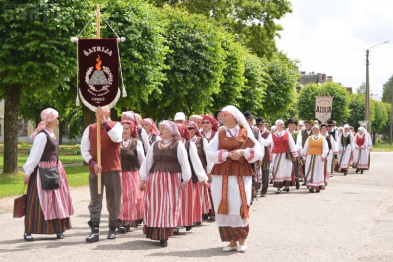 Tyruliuose surengtas folkloro ansamblių sambūris „Tykus vakaras…“