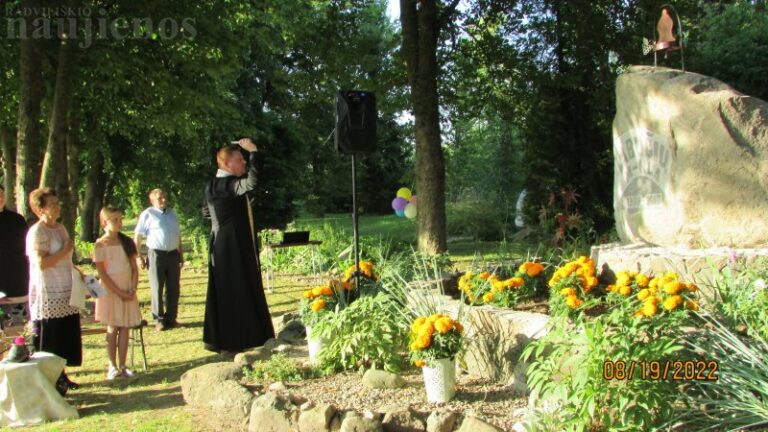 Puikus oras ir šventiniai renginiai į Beinoravą sukvietė gausų kraštiečių būrį