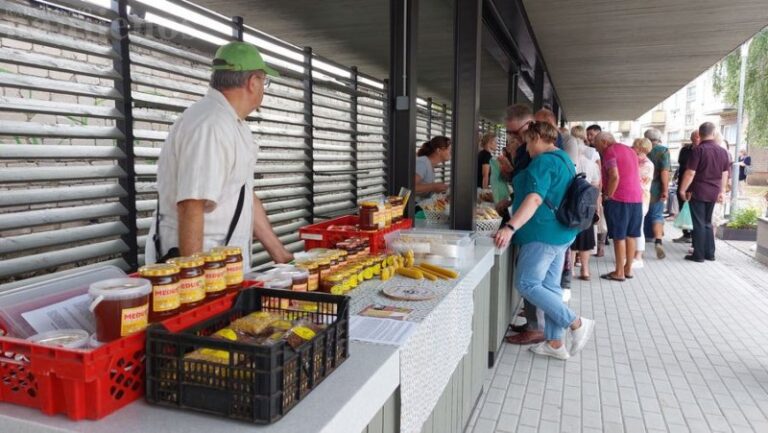 Atidaryti naujojo Radviliškio turgelio prekystaliai