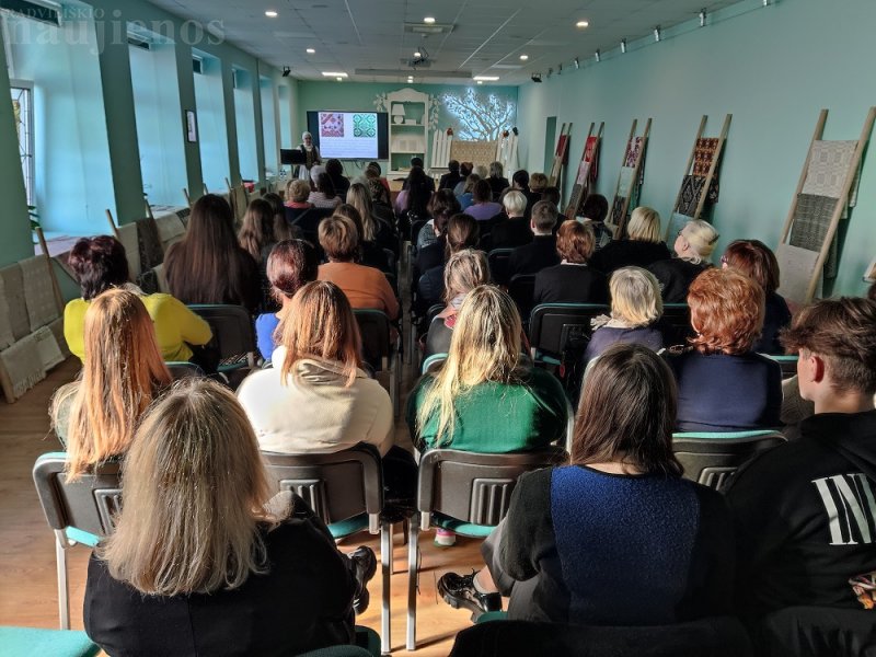 Konferenciją vainikavo Radviliškio kultūros centro folkloro ansamblio „Aidija“ (vadovas Donatas Stakvilevičius) teatralizuotas pasirodymas.