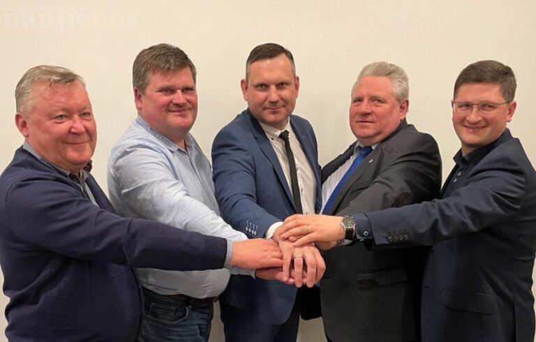 Politikai sukirto rankomis – suburta nauja rajono valdančioji koalicija