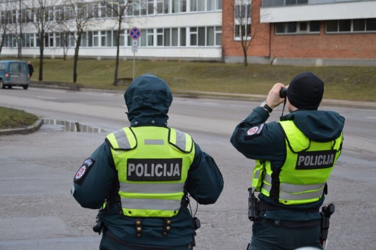 Kaip gegužės mėnesį policija „medžios“ vairuotojus ir pėsčiuosius?