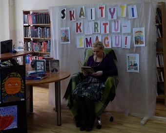 Šeduvos bibliotekoje – „Skaityti kartu smagu“