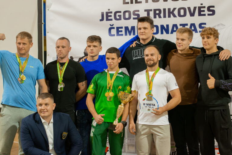 Jėgos trikovės čempionate puikiai pasirodė Radviliškio atstovai
