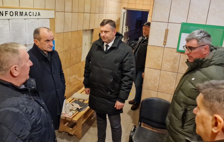 Meras paprašė kuo skubiau sutvarkyti Radviliškio miesto pirtį