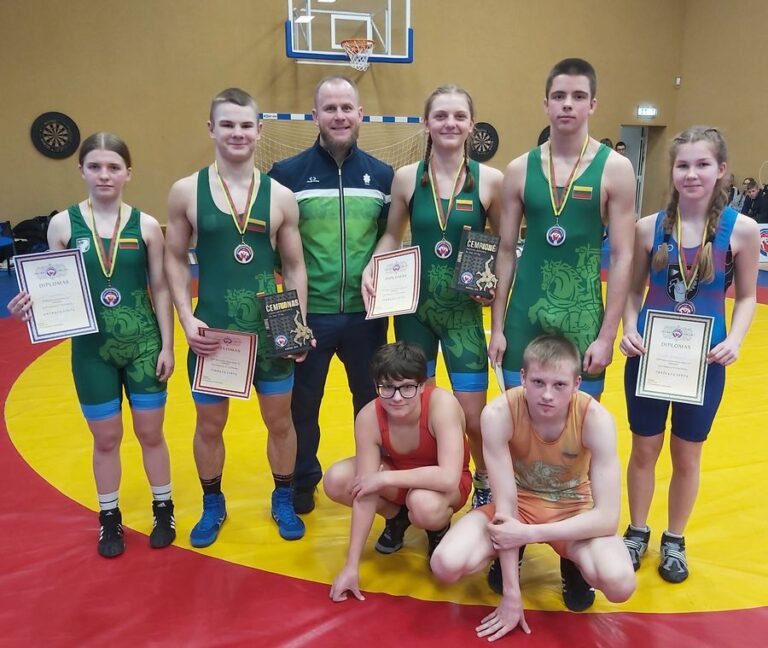 Radviliškiečių pergalės Lietuvos U17 imtynių čempionate