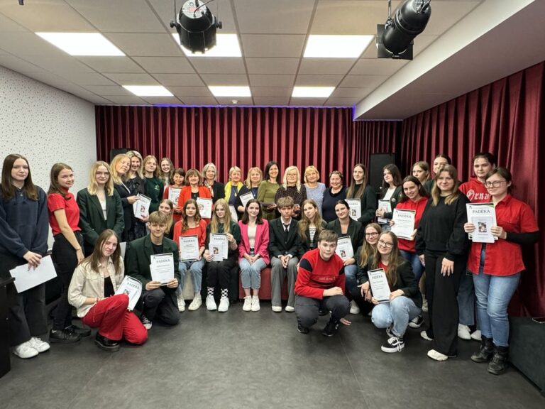 Rajono mokinių rašinių konkurso „Žodis mamai“ apdovanojimų šventė