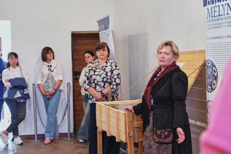 Burbiškio dvare pristatytoje parodoje lankytojai įminė „Balta mėlyna“ kodą