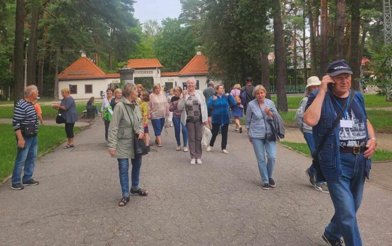 Pakalniškiečiai leidosi į pažintinę vasaros kelionę po Latviją