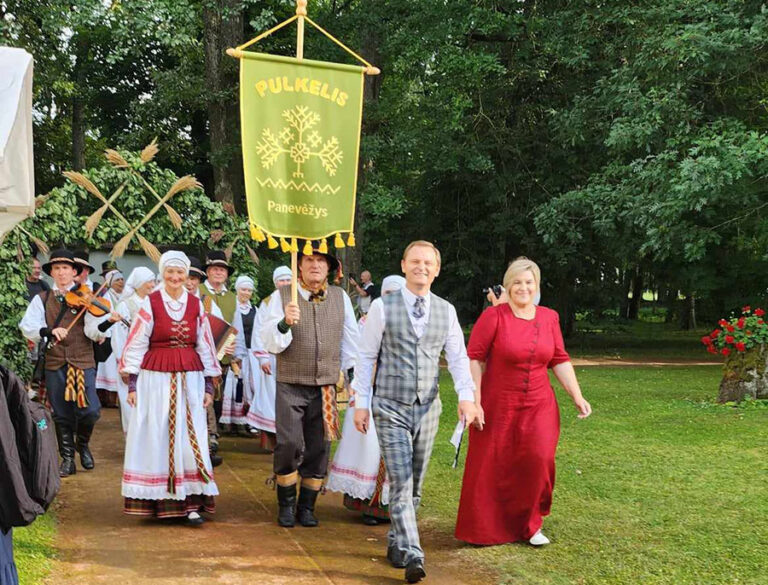 Baisogaloje nuvilnijo 23-asis tarptautinis folkloro festivalis „Nemirštanti tautos gaida“