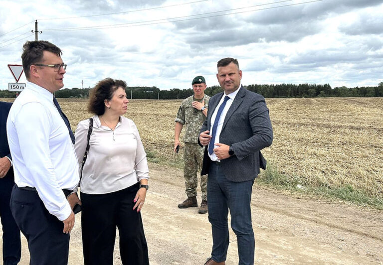 Krašto apsaugos ministras susitiko su bendruomene ir davė svarbų pažadą Baisogalai