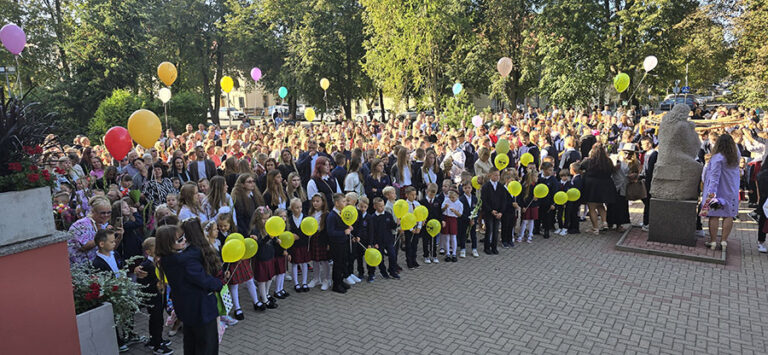 Radviliškio rajone nuskambėjo naujų mokslo metų skambutis