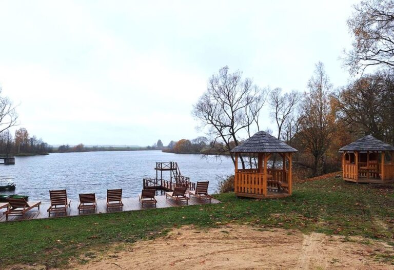 Prie Gulbinų tvenkinio Pašušvyje įrengta nauja poilsiavietė