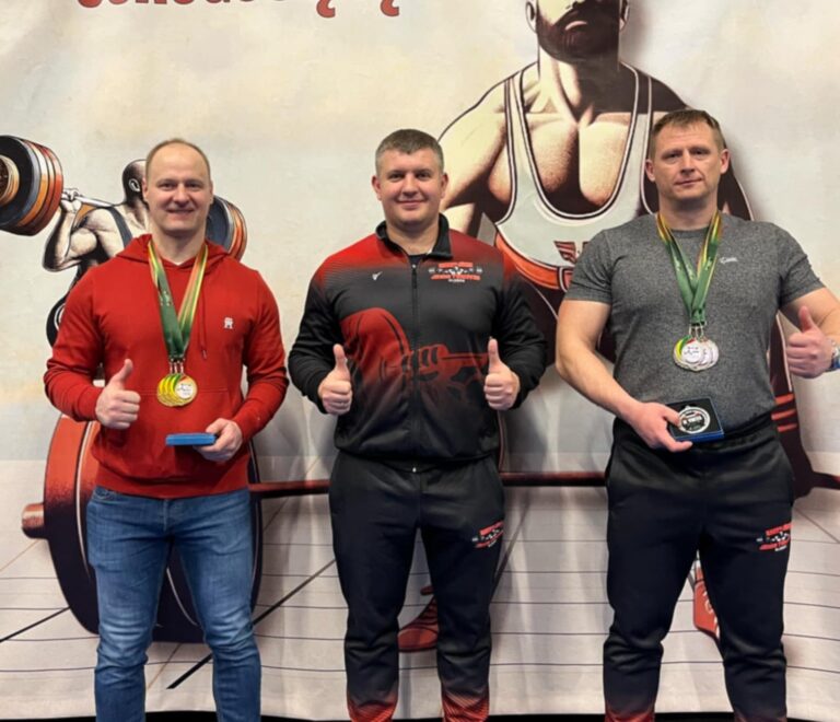 Radviliškio sportininkai grįžo su medaliais iš Lietuvos jėgos trikovės čempionato