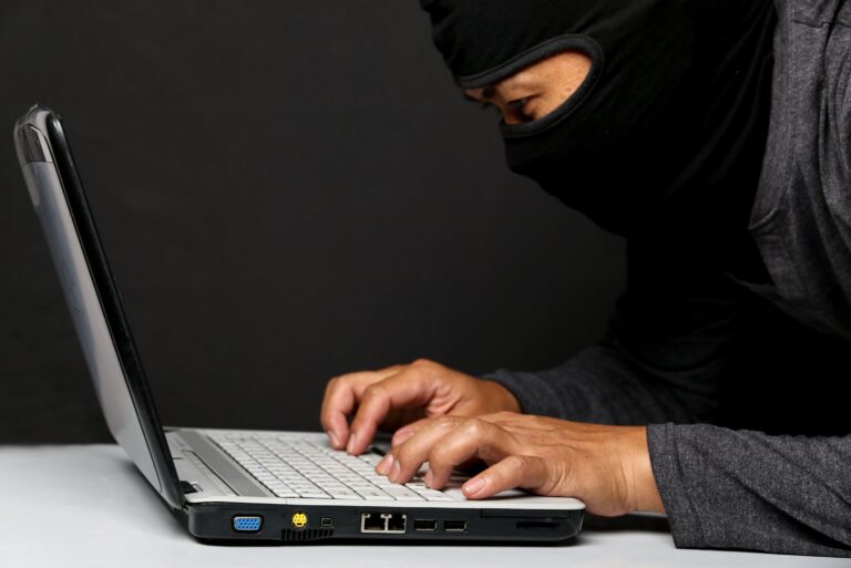 Interneto pinklėse radviliškietė prarado pinigus