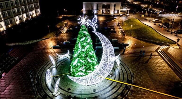 Radviliškio rajono savivaldybės vadovų sveikinimas su Kalėdomis ir artėjančiais Naujaisiais metais