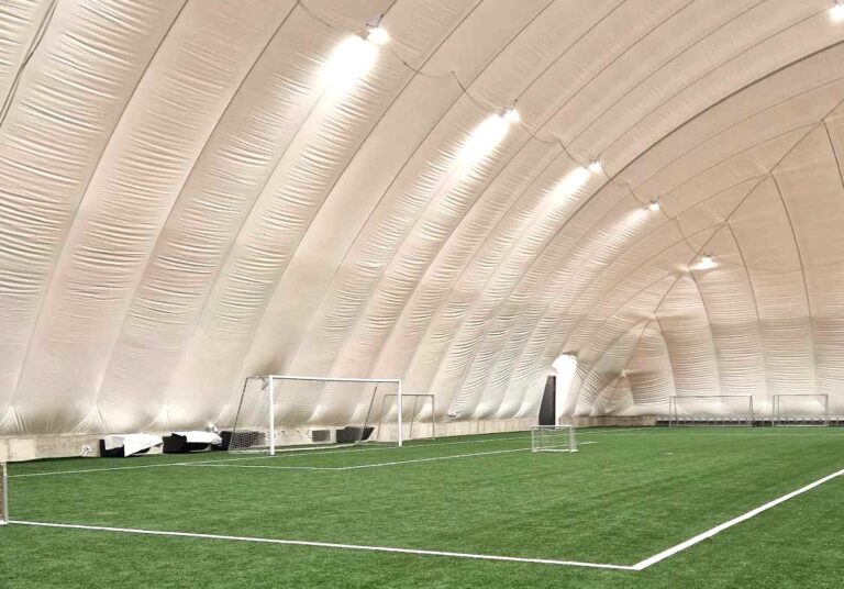 Radviliškyje bus statomas dengtas futbolo maniežas: jau rengiamas projektas